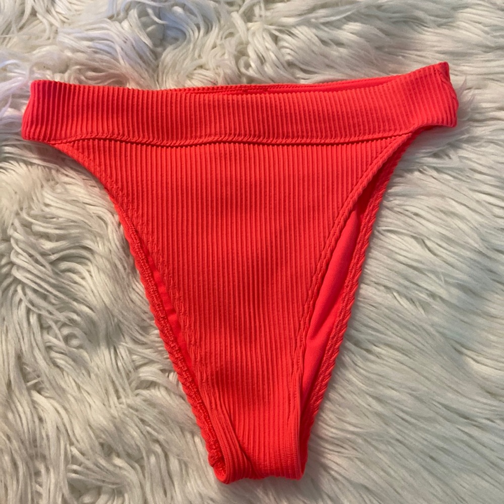 Hollister Women’s Swim Bottoms size S excellent condition no pilling